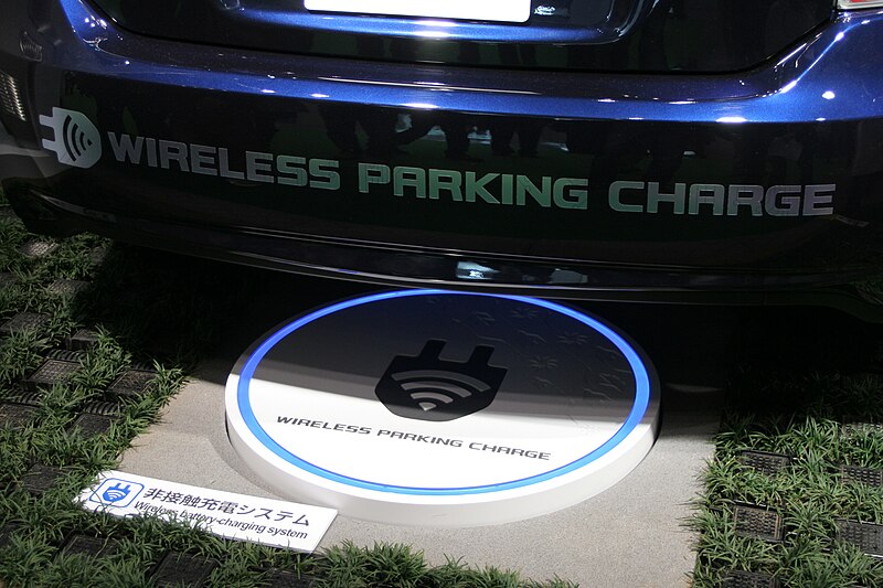 Electric vehicles are moving toward wireless charging technology. Image provided courtesy of Wikimedia